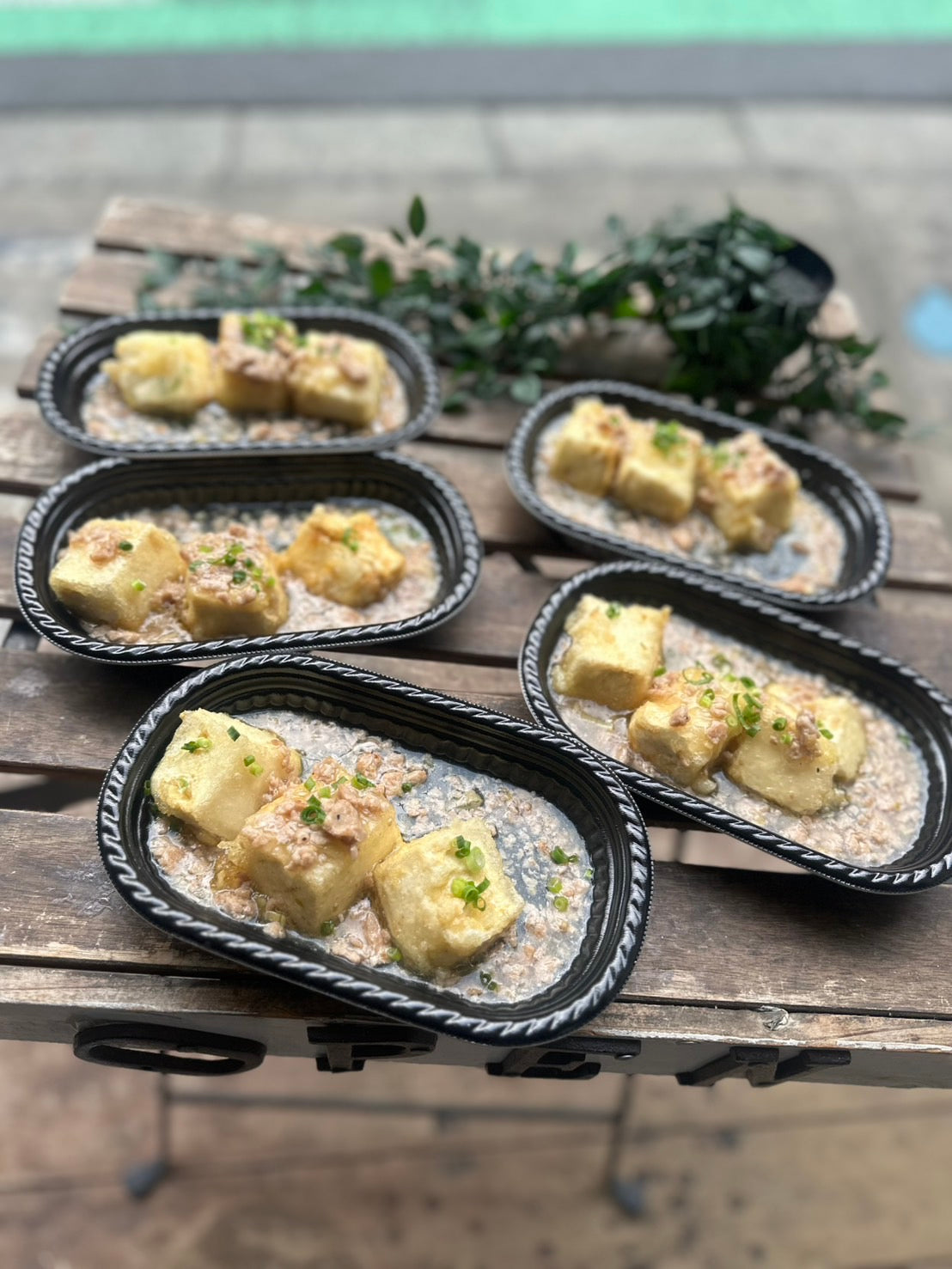 揚げ出し豆腐のマグロそぼろあんかけ