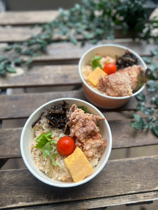 日替わりランチBOX 自家製塩鮭の炊き込みごはんと唐揚げ