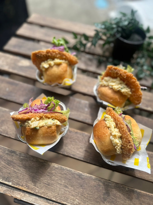 生食パンのサーモンフライサンド