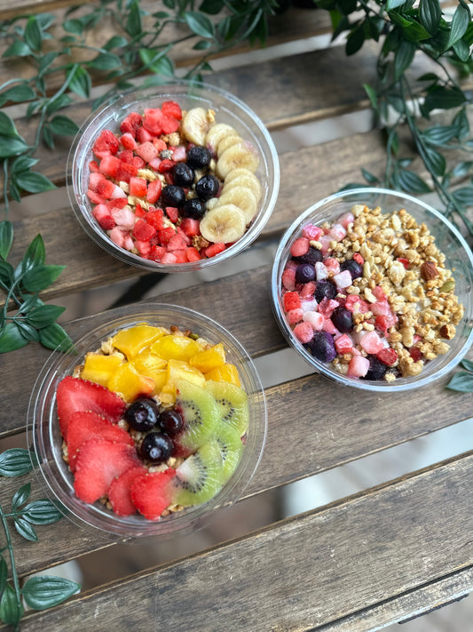 アサイーボウル いちご、たっぷりグラノーラ