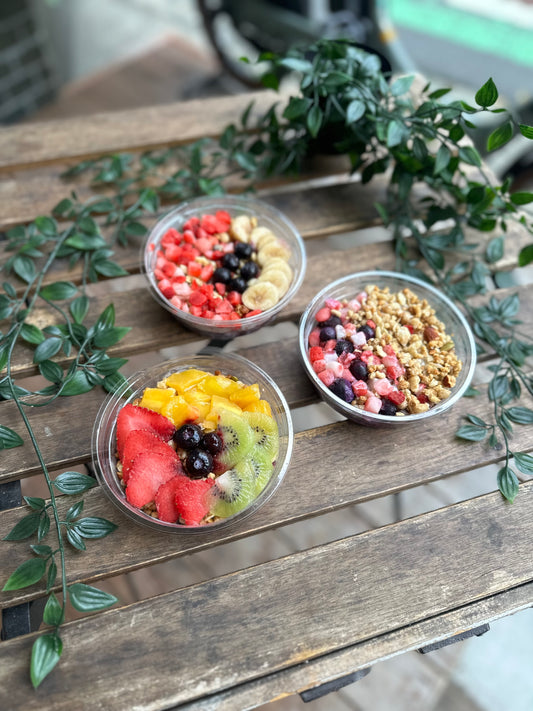 アサイーボウル いちご、キウイ、マンゴー