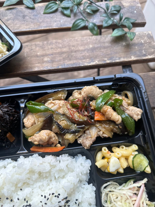 日替わり幕内弁当 豚肉と野菜の旨辛炒め