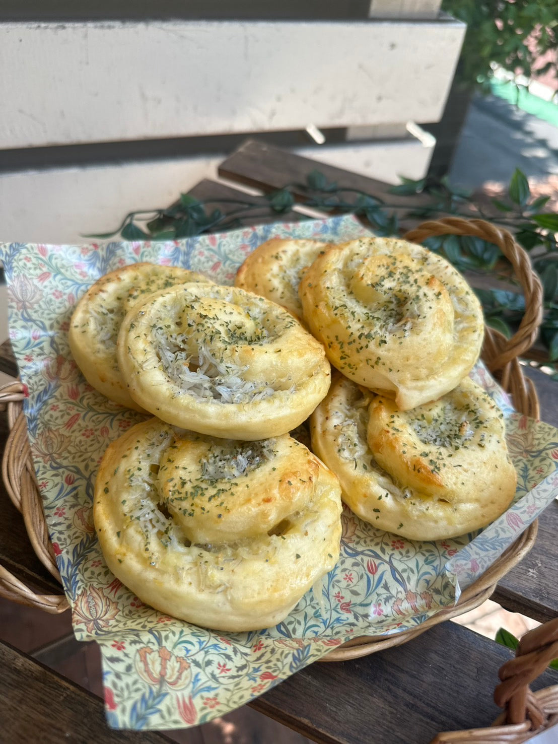 釜揚げしらすとチーズのパン