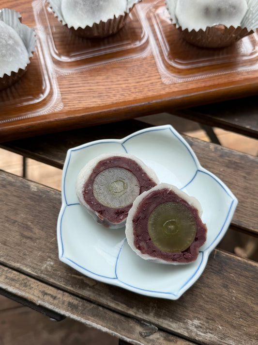 浪花家さんのあんこの丸ごとピオーネ大福
