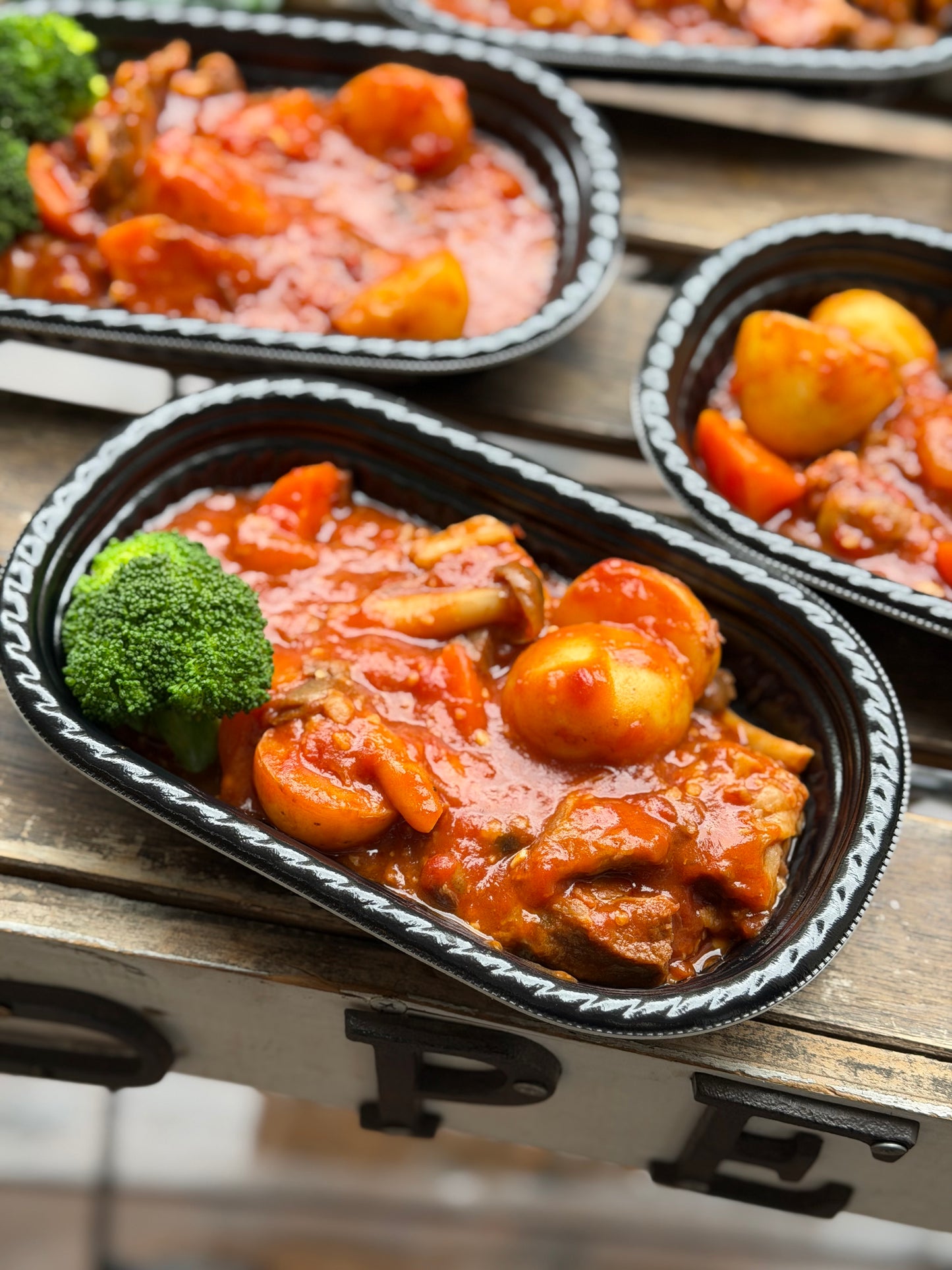 和牛すじ肉のトマト煮込み