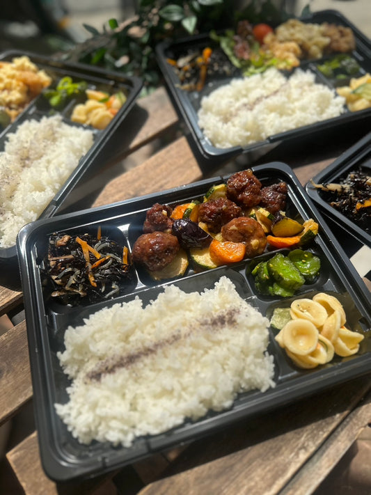 日替わり幕内弁当　肉団子と夏野菜の甘酢炒め