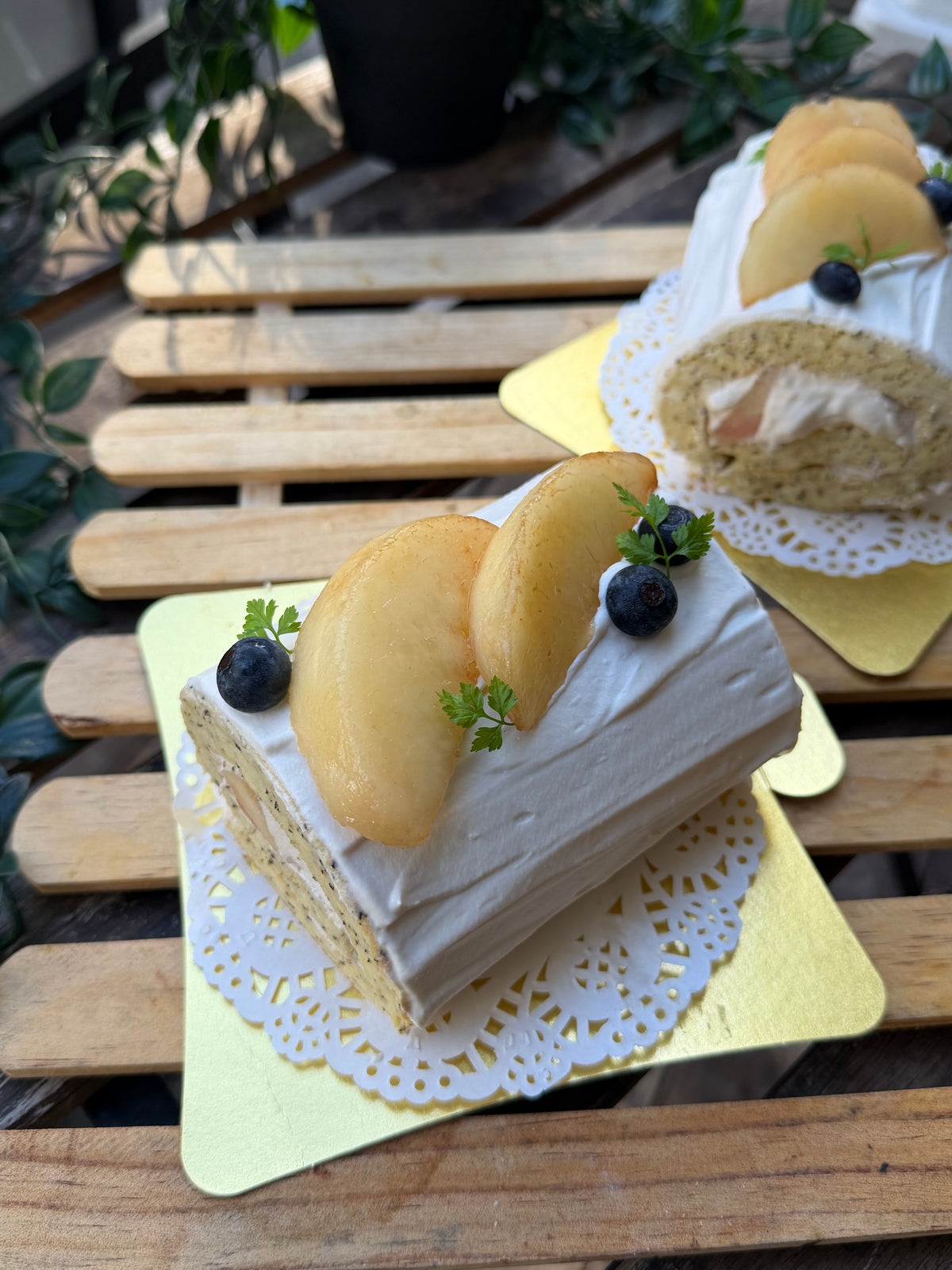 桃とアールグレイのロールケーキ　ハーフサイズ