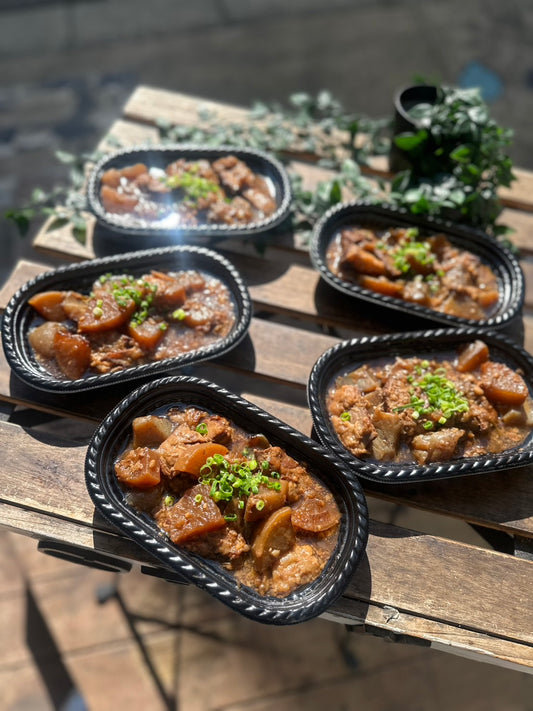 和牛すじ肉の赤ワイン味噌煮込み