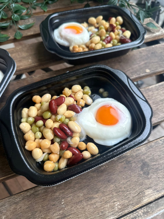 ポーチドエッグとお豆のサラダ