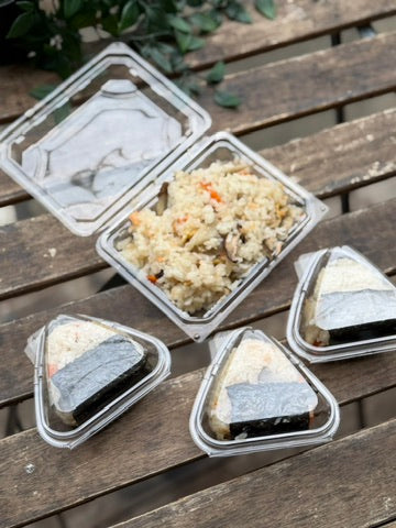 自家製塩鮭の炊き込みごはんのおにぎり