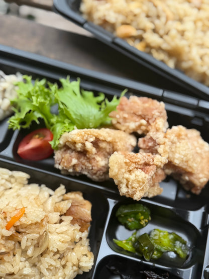 日替わり幕内弁当　信玄鶏の炊き込みごはんと唐揚げ