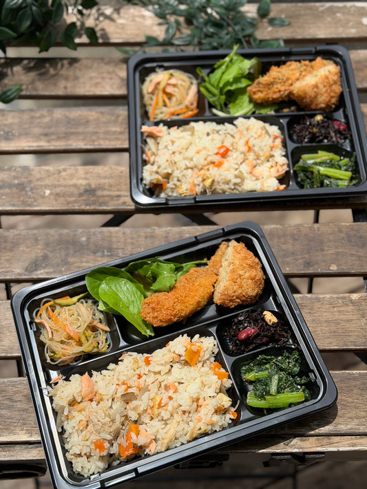 日替わり幕内弁当　自家製塩鮭の炊き込みごはん　ギンダラフライ