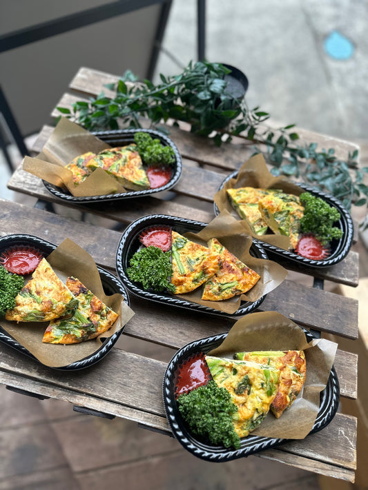 釜揚げしらすとちんげん菜花のチーズオムレツ