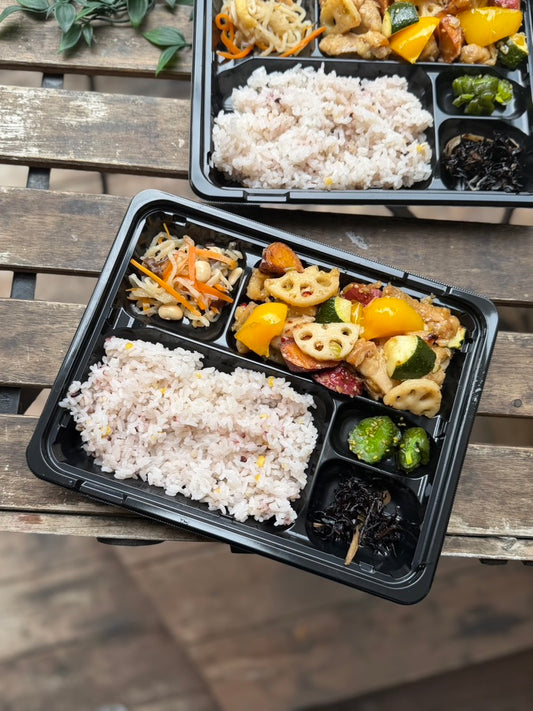 日替わり幕内弁当　雑穀入りご飯と信玄鶏の甘酢炒め