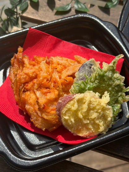 サクラエビと新玉ネギのかき揚げ