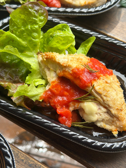 鶏むね肉のチーズグリル　トマトソース