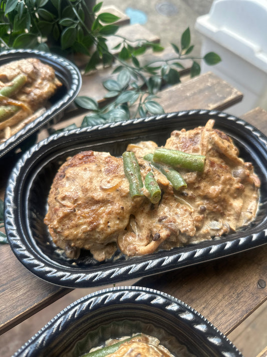 ハンバーグ　きのこクリームソース