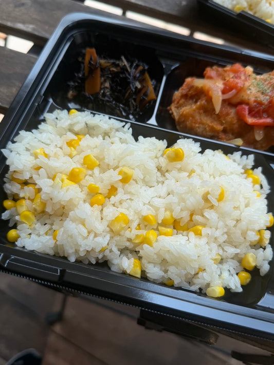 日替わり幕内弁当　とうもろこしご飯とチキンカツトマトソース