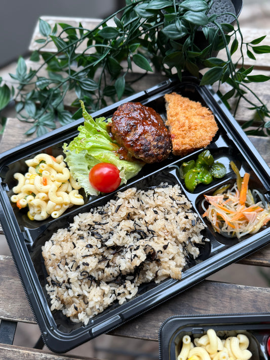 日替わり幕内弁当　ひじきの炊き込みごはんとハンバーグ