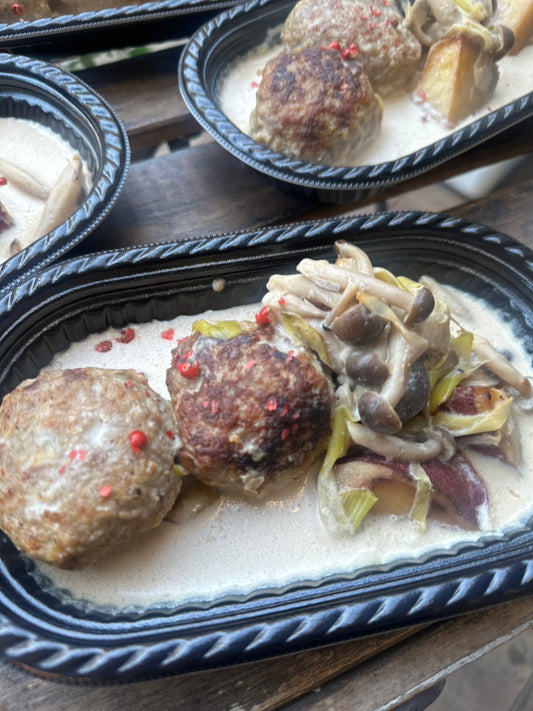 クリーム煮込みハンバーグ