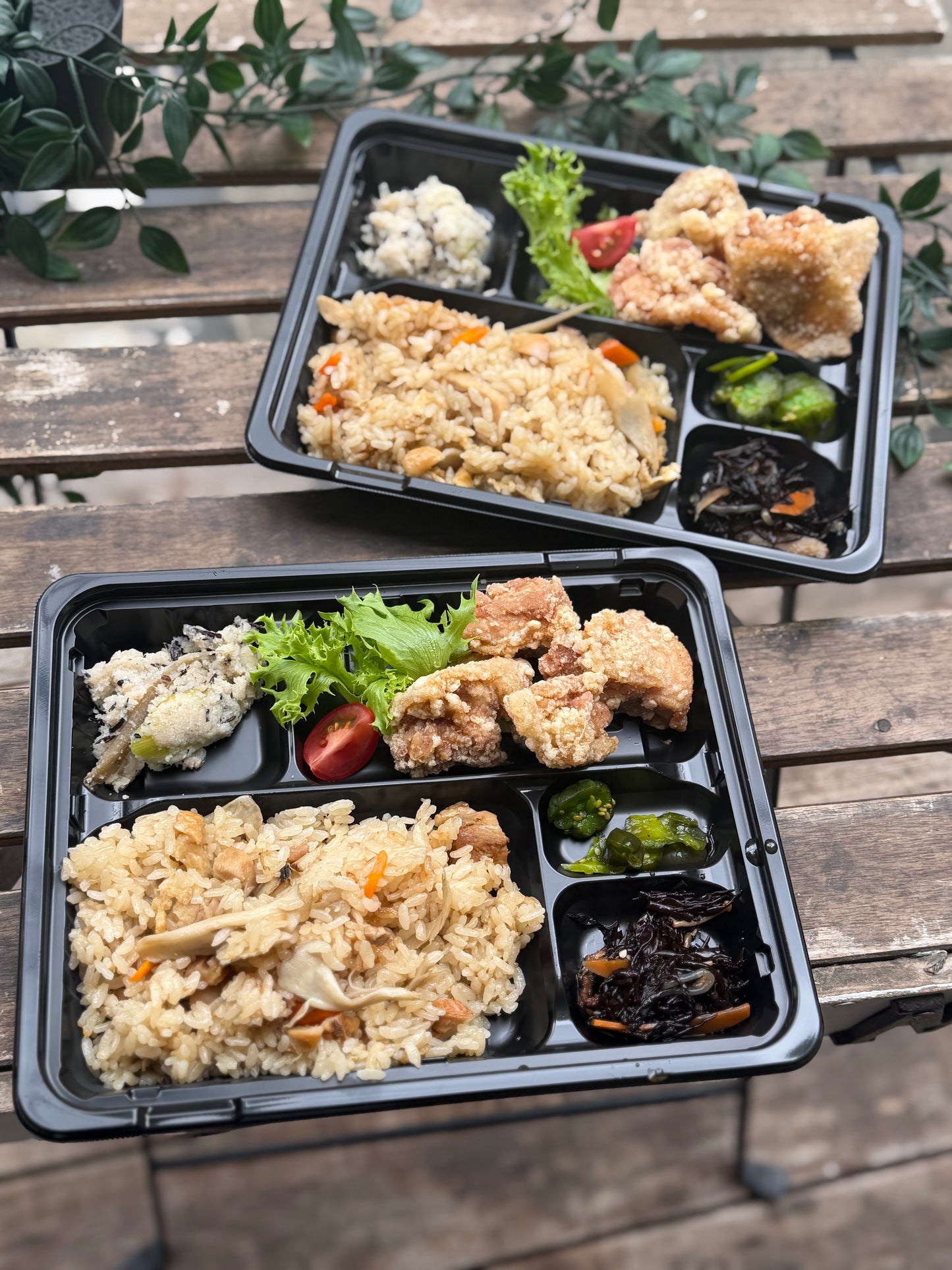 日替わり幕内弁当　信玄鶏の炊き込みごはんと唐揚げ