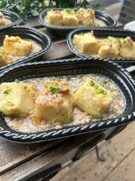 揚げ出し豆腐のマグロそぼろあんかけ