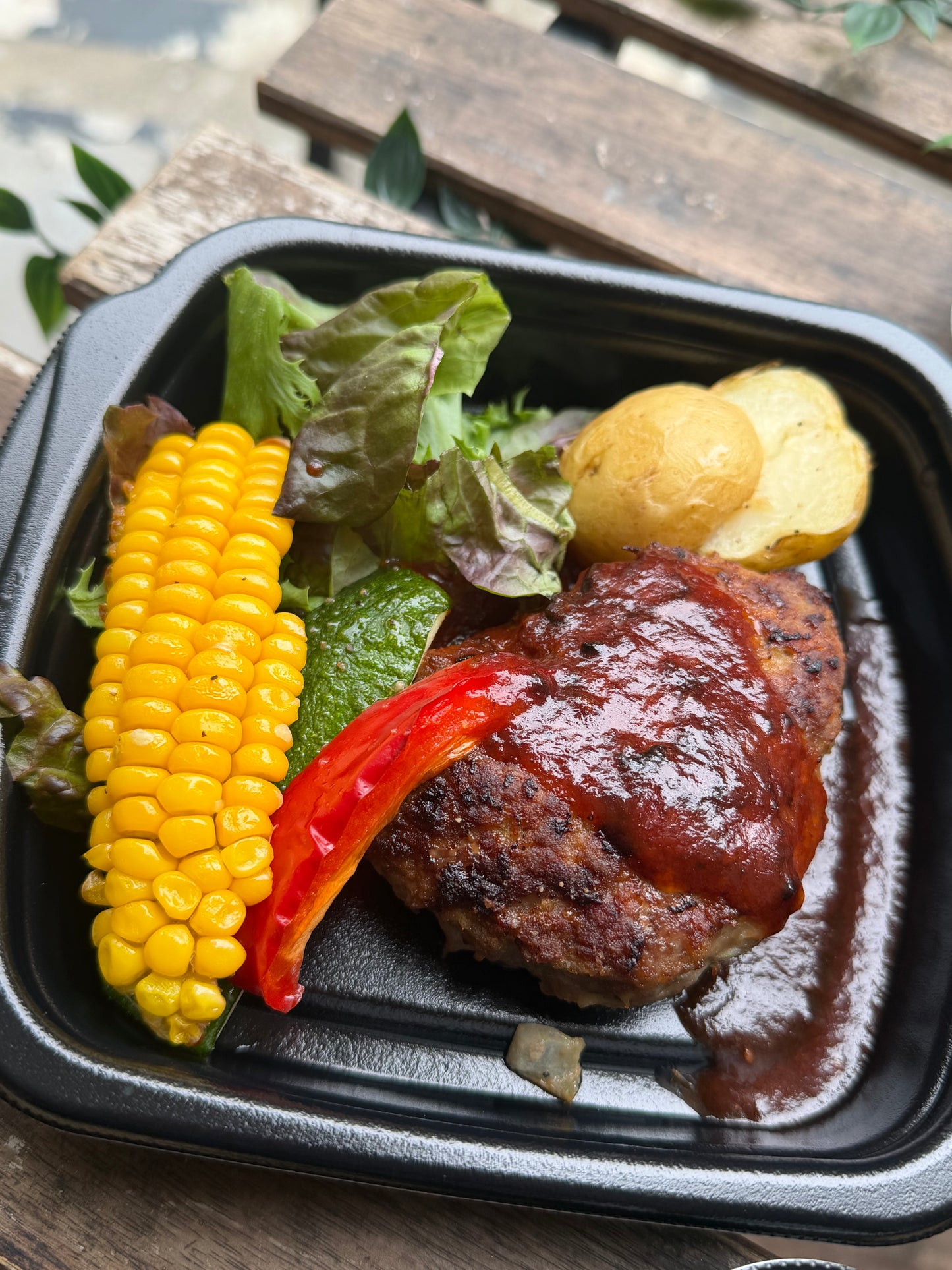 ハンバーグと夏野菜のグリル