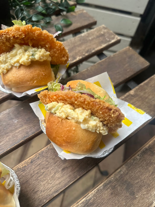 生食パンのサーモンフライサンド
